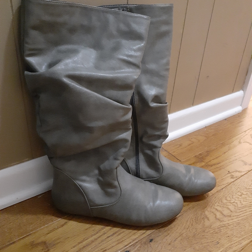 Wide Calf Grey Hot Kiss Boots